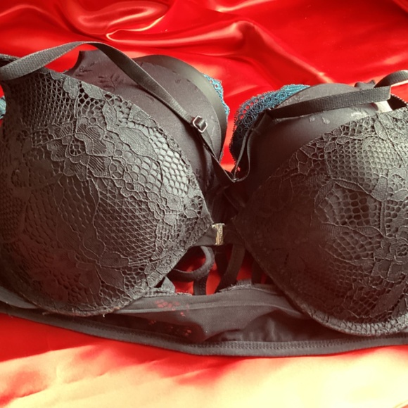 Lot of Bras Victoria’s Secret - Picture 6 of 12